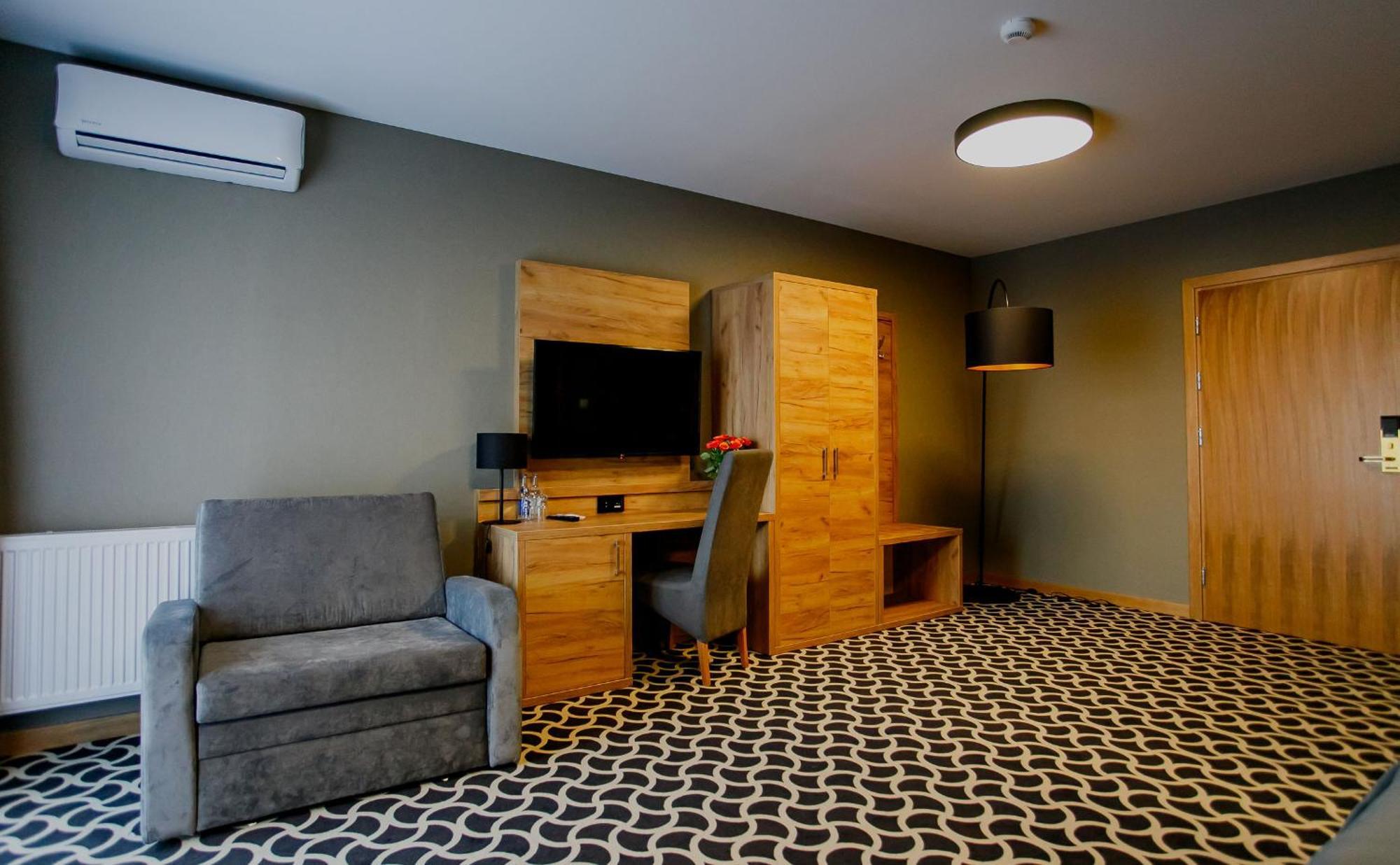 Hotel Coloseum Jarosław Екстериор снимка