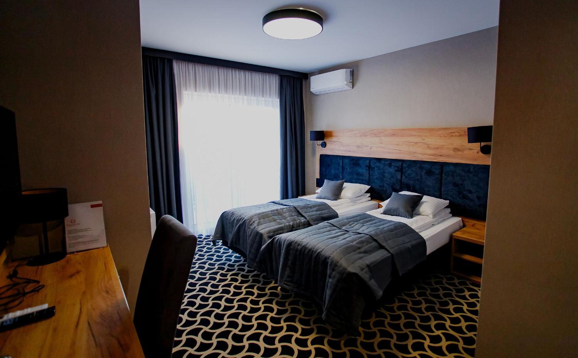 Hotel Coloseum Jarosław Екстериор снимка