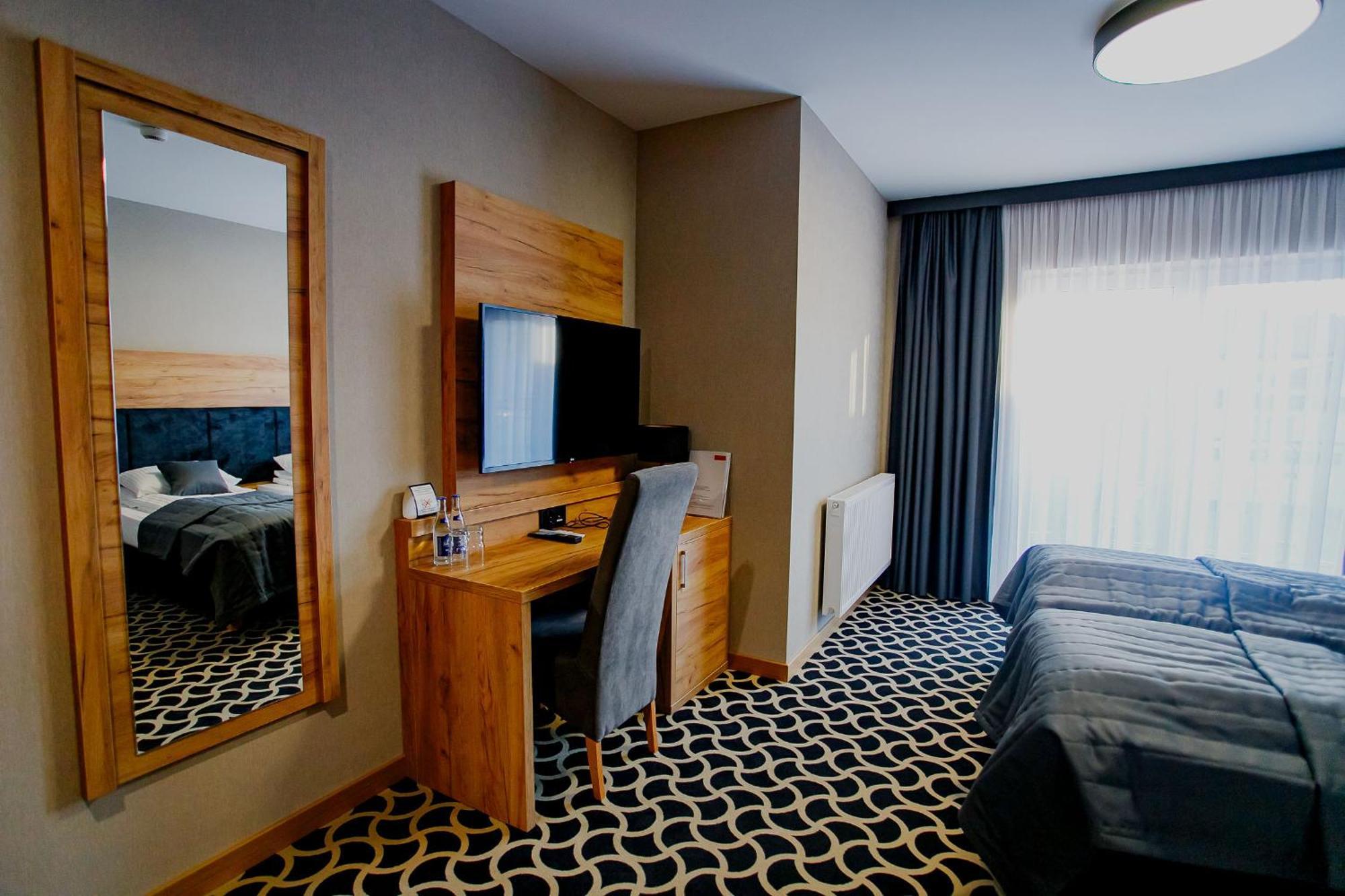 Hotel Coloseum Jarosław Екстериор снимка