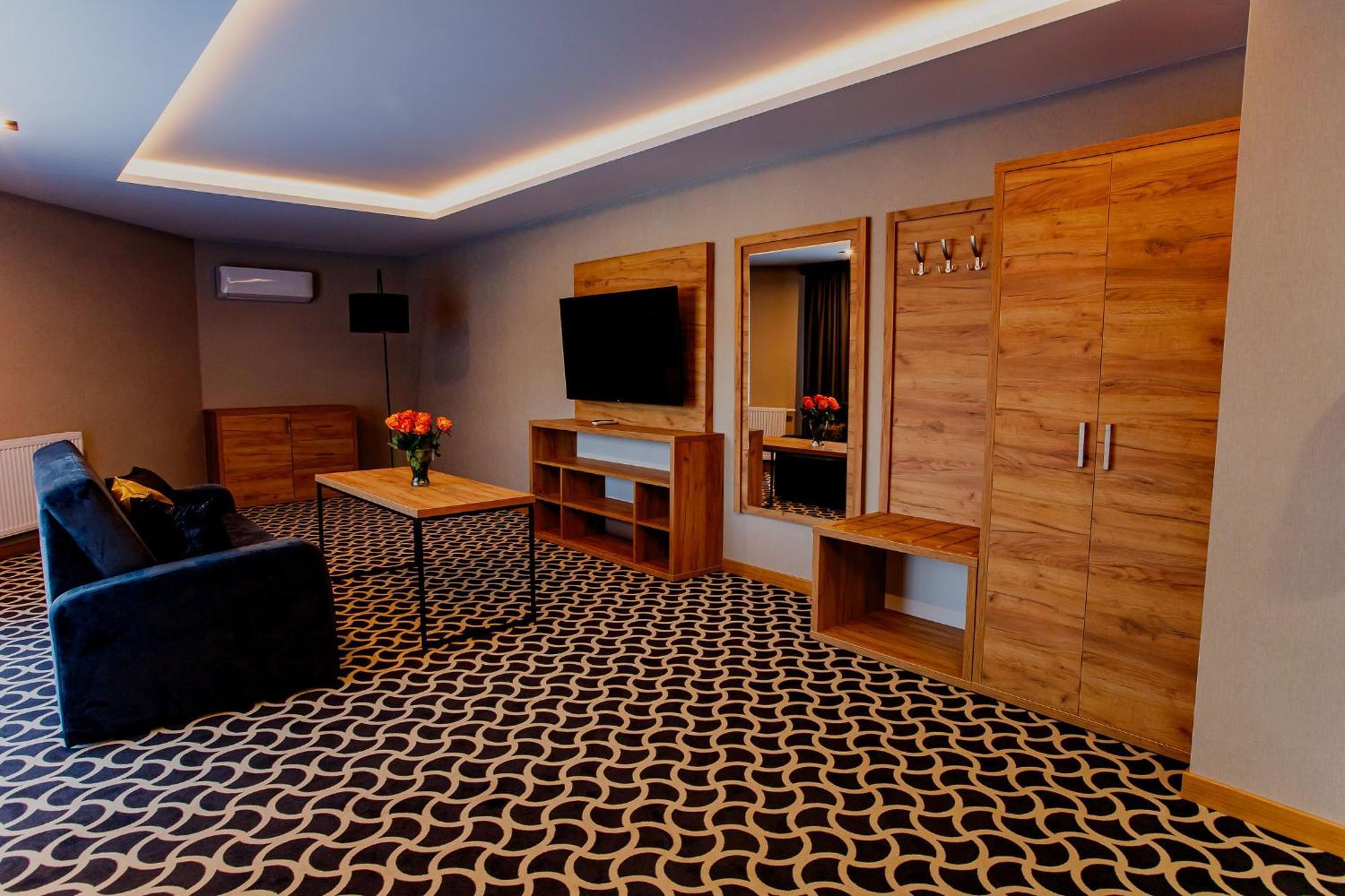 Hotel Coloseum Jarosław Екстериор снимка