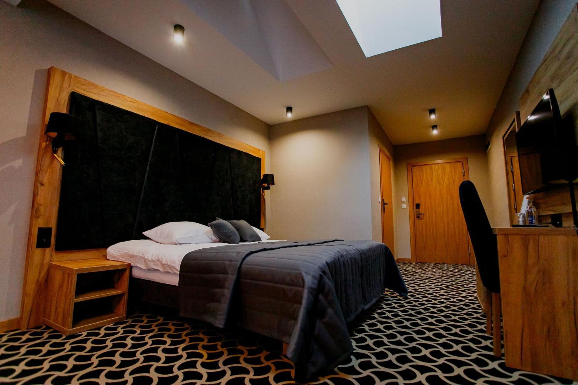 Hotel Coloseum Jarosław Екстериор снимка