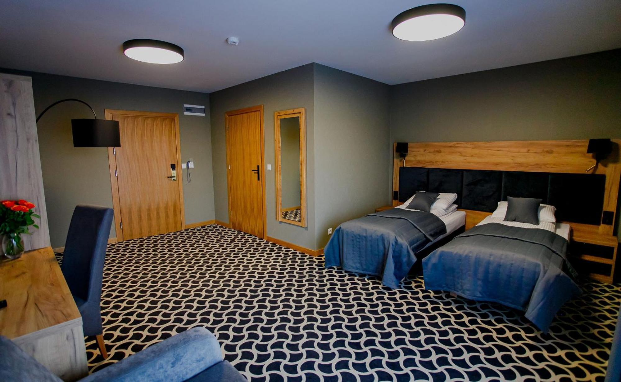 Hotel Coloseum Jarosław Екстериор снимка