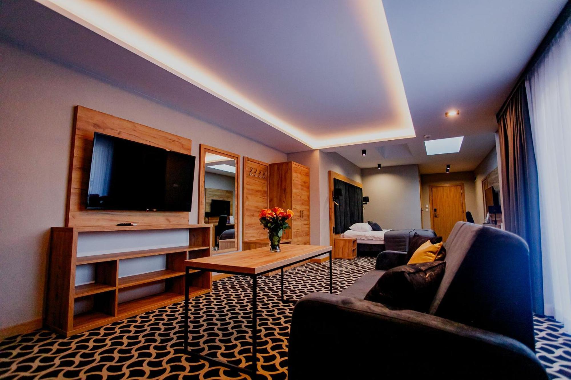 Hotel Coloseum Jarosław Екстериор снимка