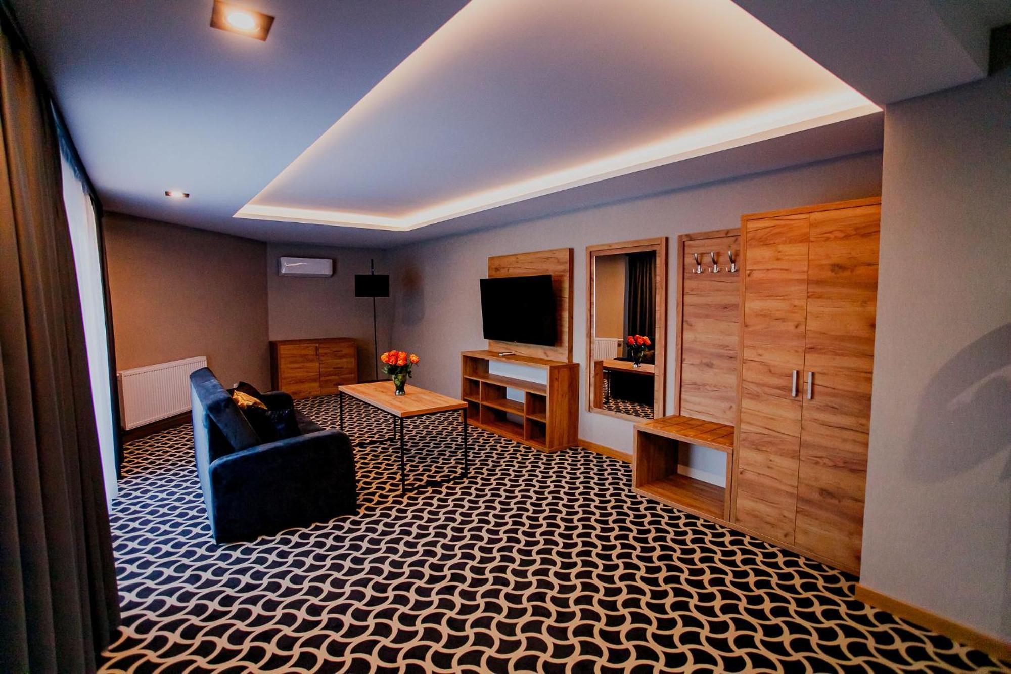 Hotel Coloseum Jarosław Екстериор снимка