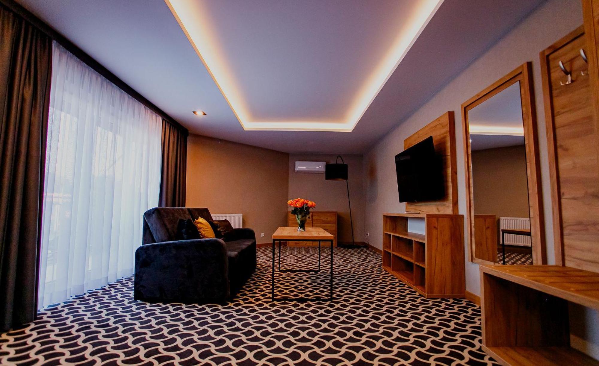 Hotel Coloseum Jarosław Екстериор снимка