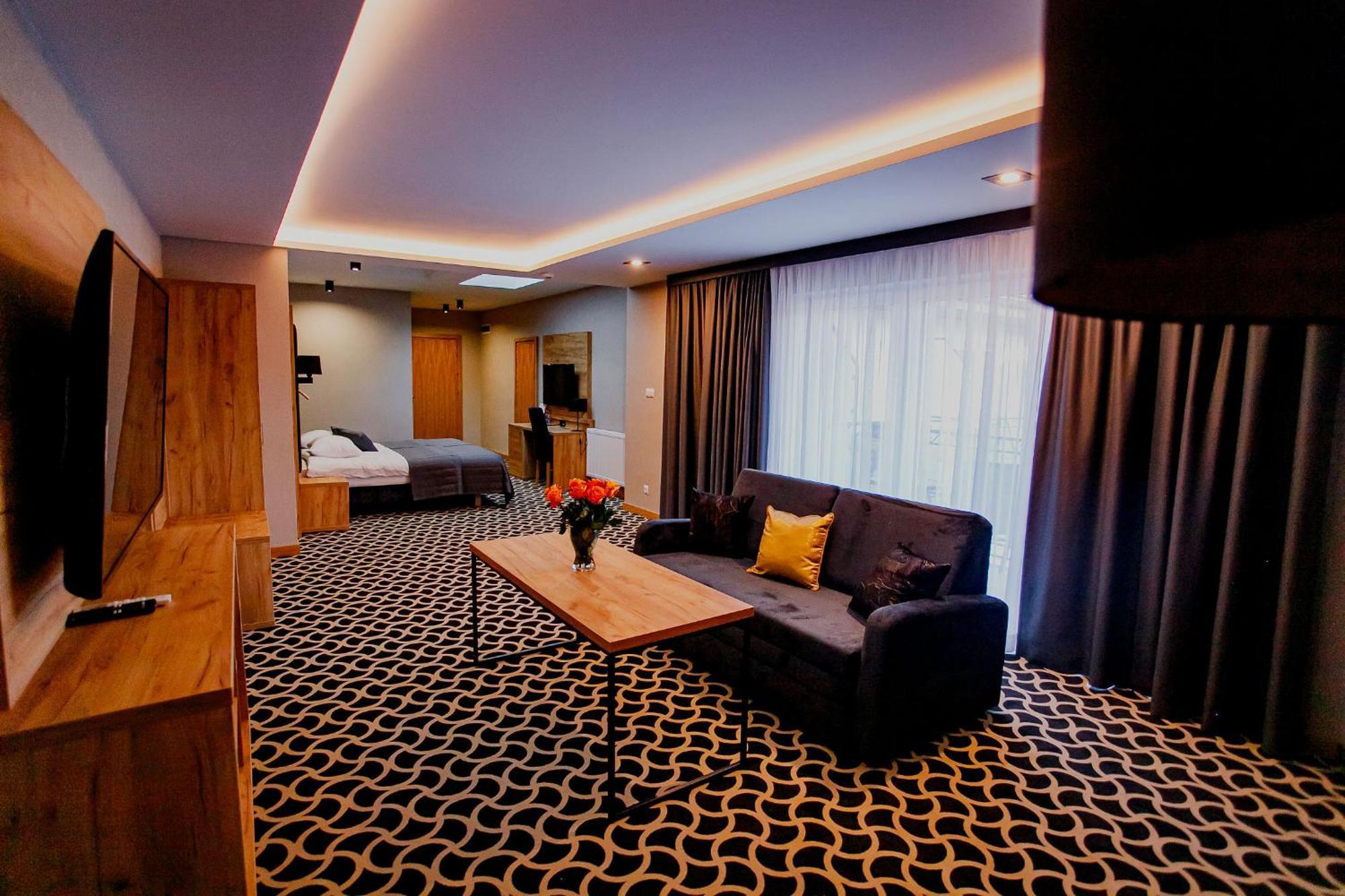 Hotel Coloseum Jarosław Екстериор снимка