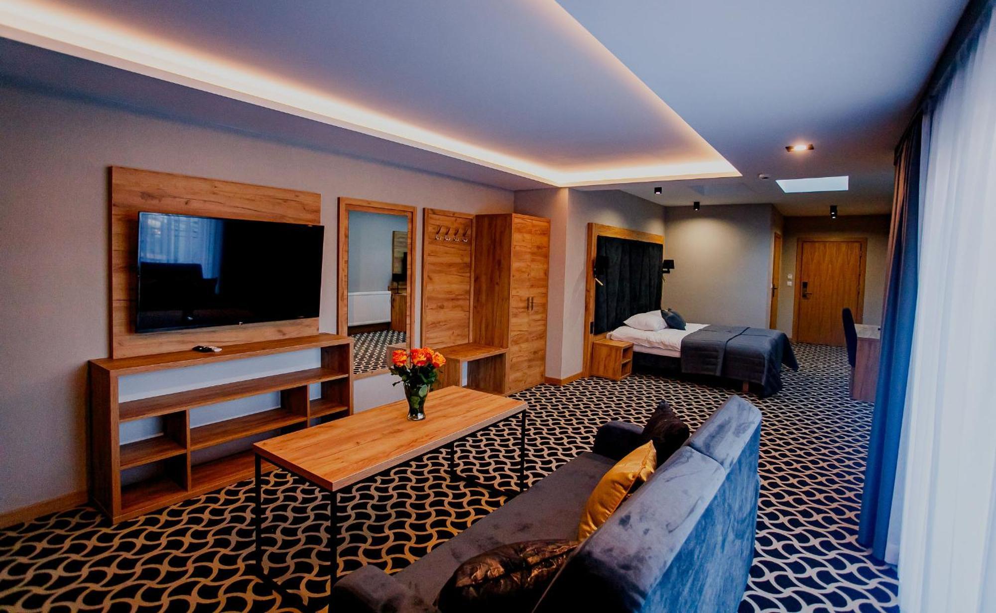 Hotel Coloseum Jarosław Екстериор снимка