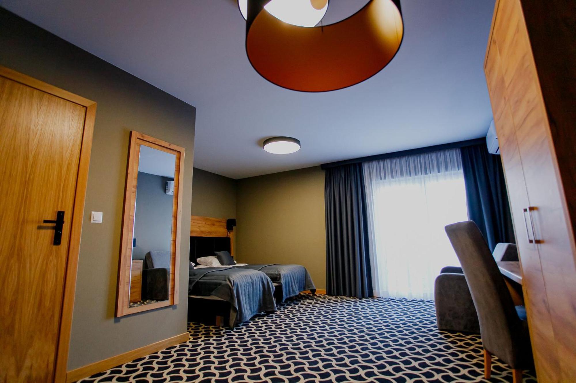 Hotel Coloseum Jarosław Екстериор снимка