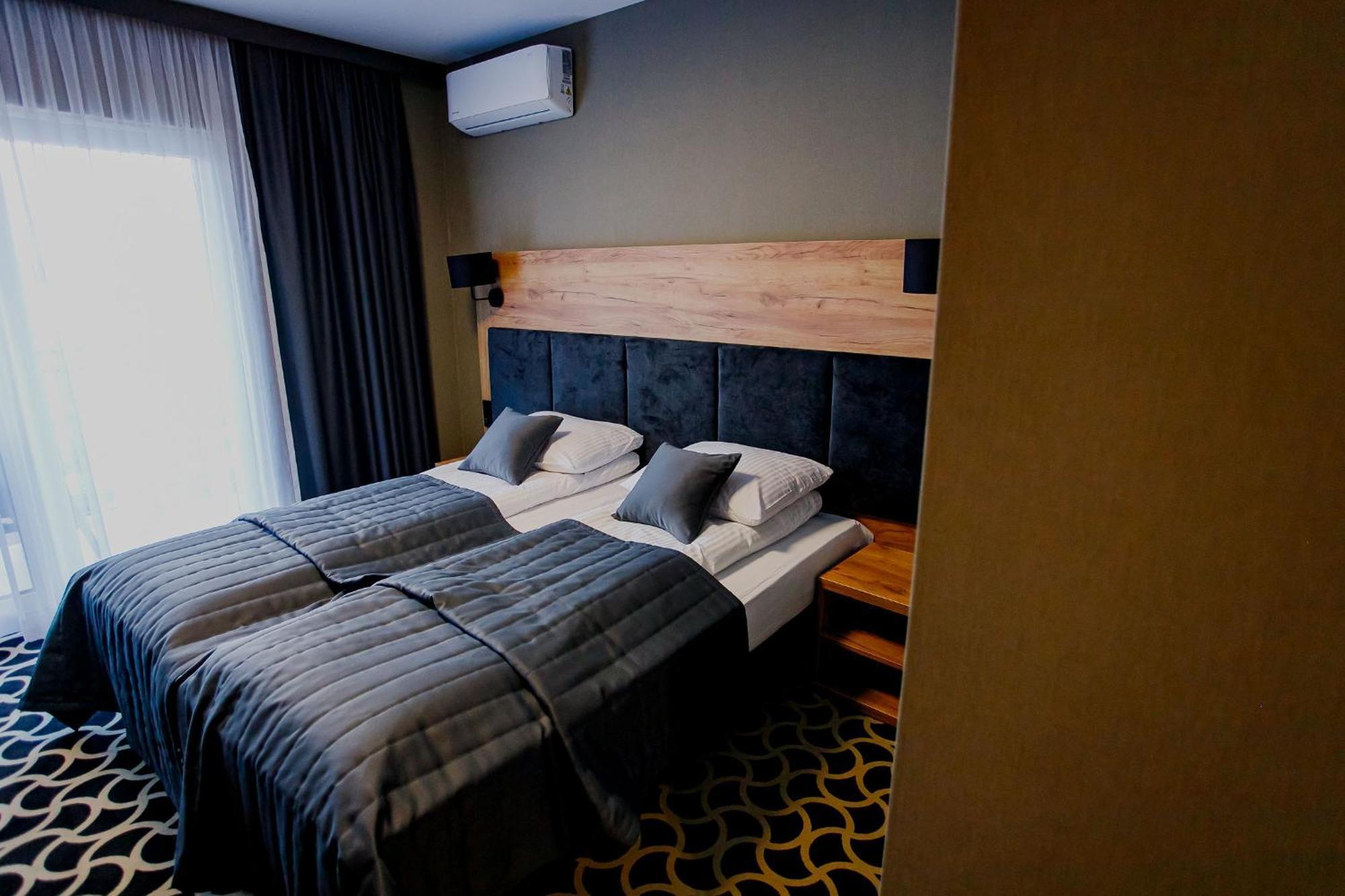 Hotel Coloseum Jarosław Екстериор снимка