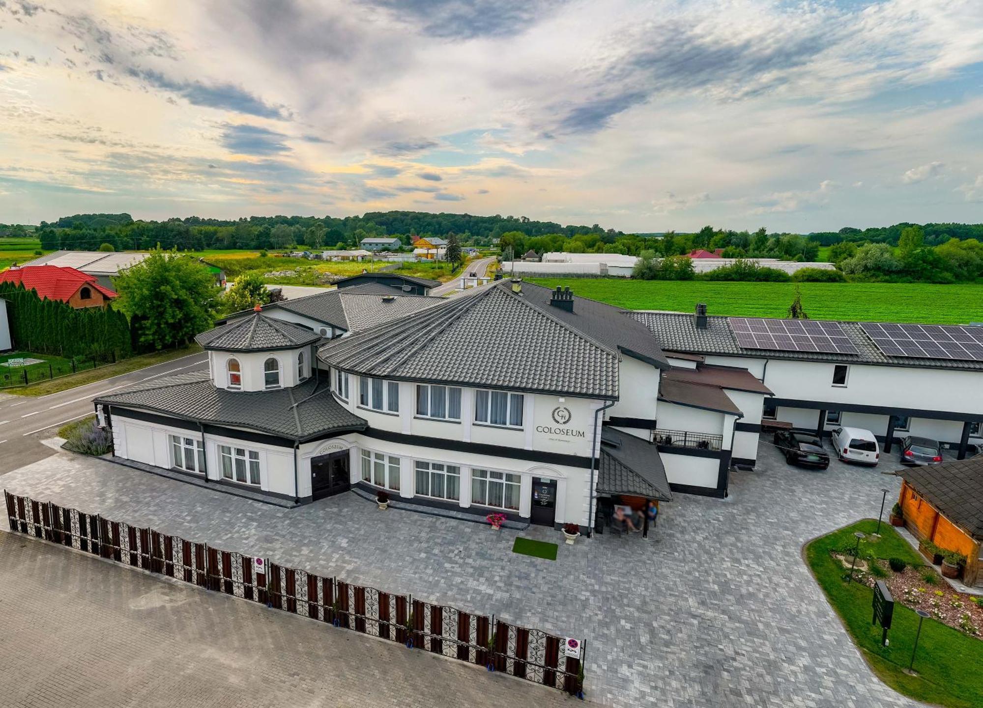 Hotel Coloseum Jarosław Екстериор снимка