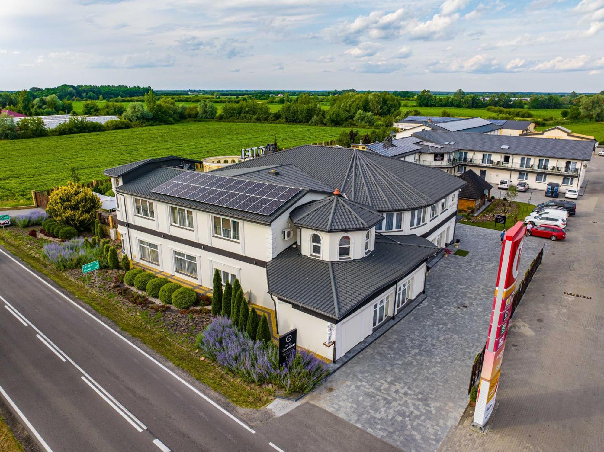 Hotel Coloseum Jarosław Екстериор снимка