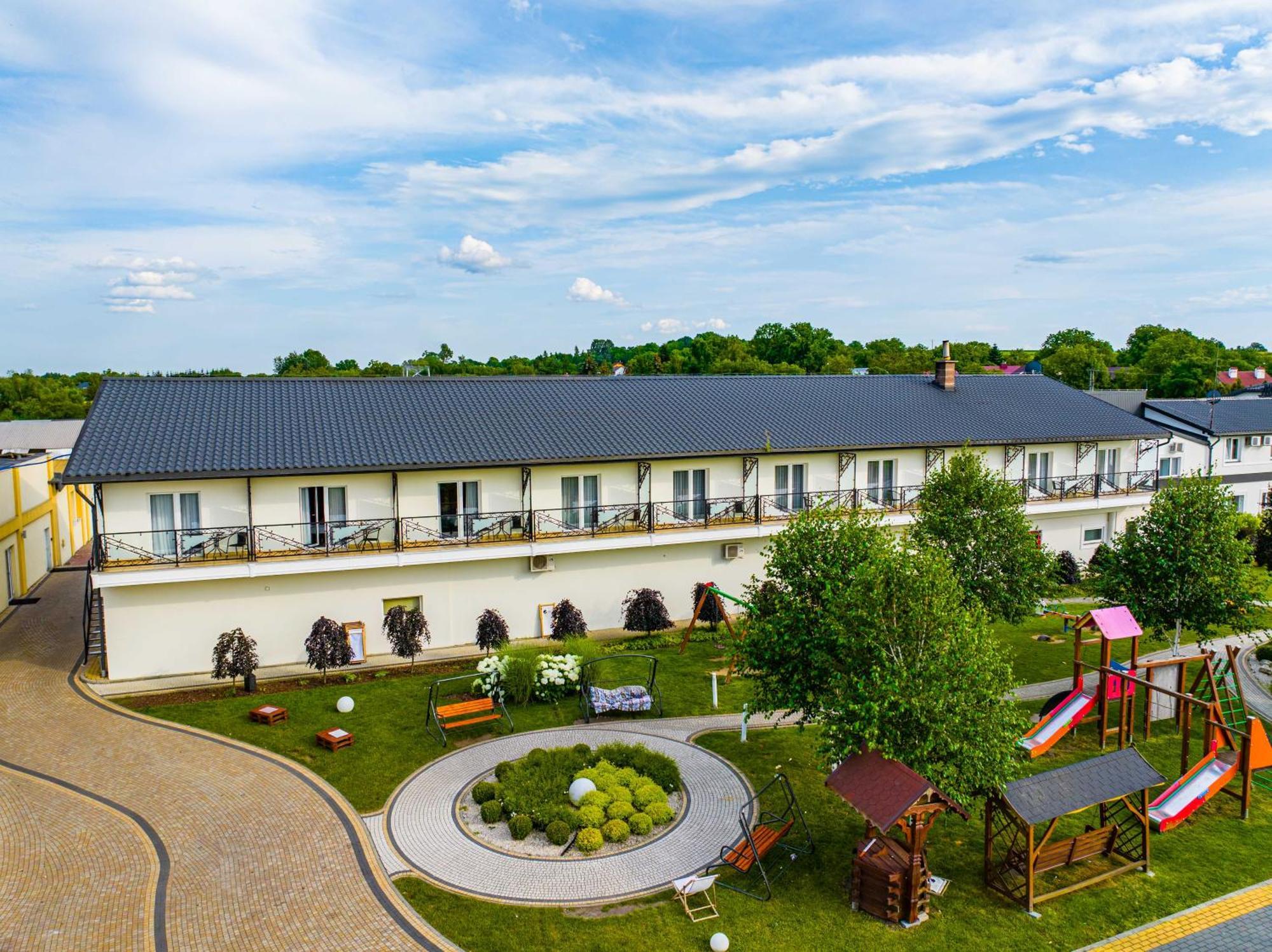Hotel Coloseum Jarosław Екстериор снимка