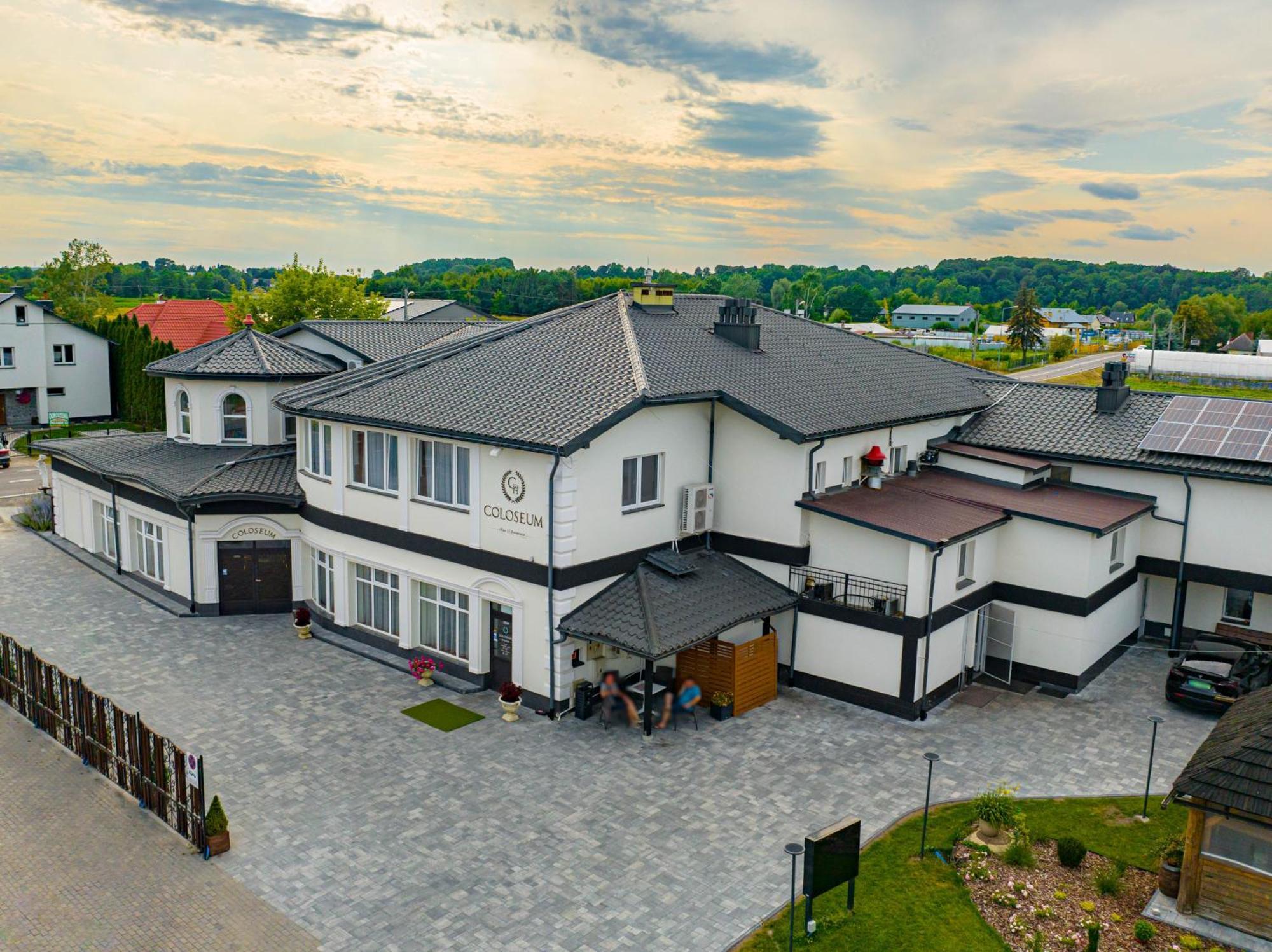 Hotel Coloseum Jarosław Екстериор снимка