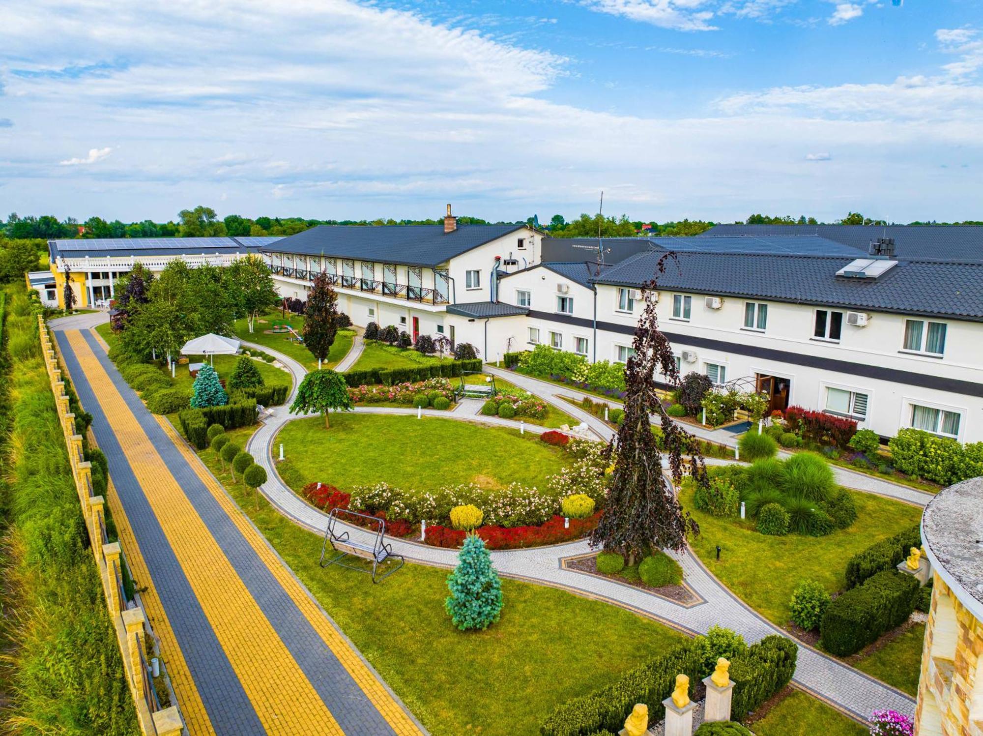 Hotel Coloseum Jarosław Екстериор снимка