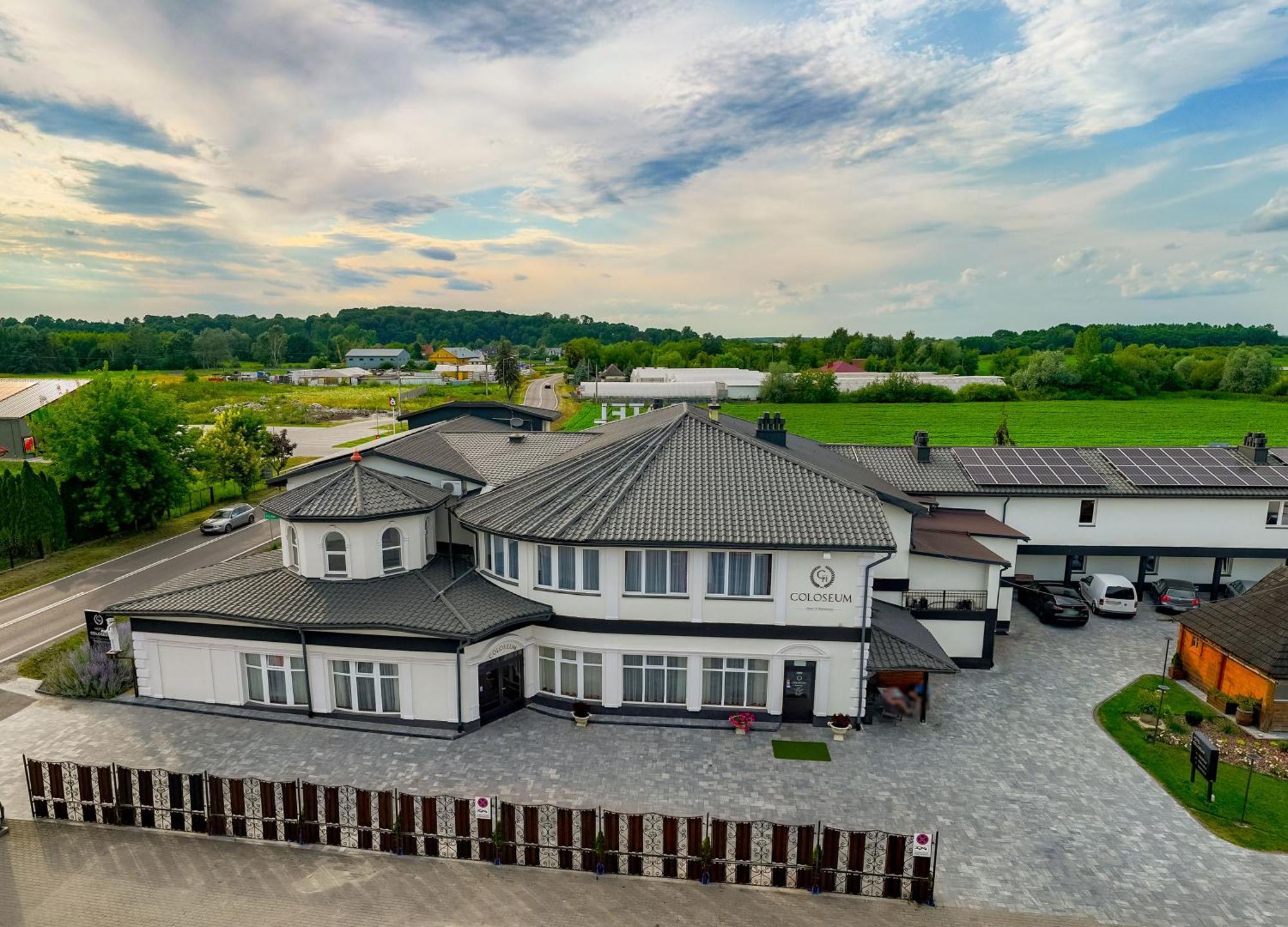 Hotel Coloseum Jarosław Екстериор снимка