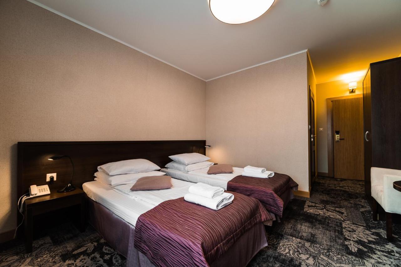 Hotel Coloseum Jarosław Екстериор снимка