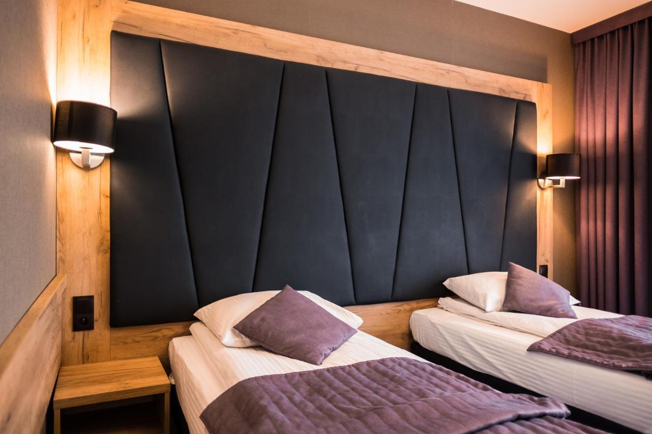Hotel Coloseum Jarosław Екстериор снимка