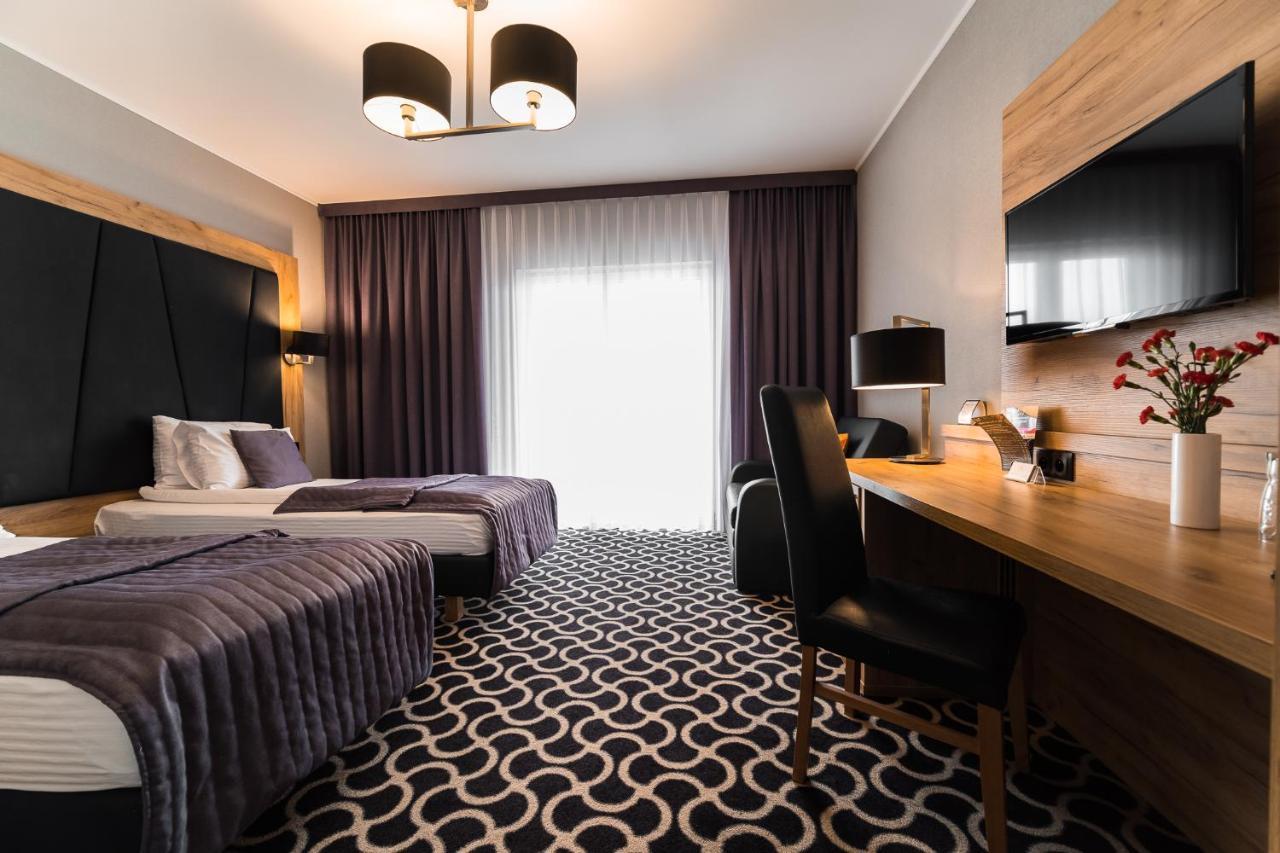 Hotel Coloseum Jarosław Екстериор снимка