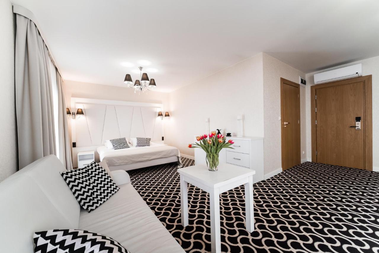 Hotel Coloseum Jarosław Екстериор снимка