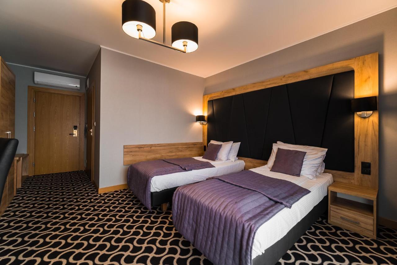 Hotel Coloseum Jarosław Екстериор снимка