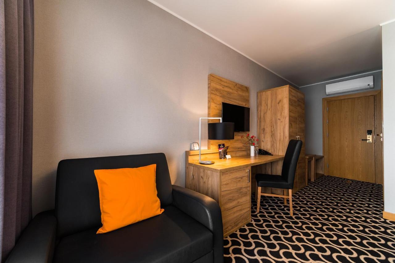 Hotel Coloseum Jarosław Екстериор снимка
