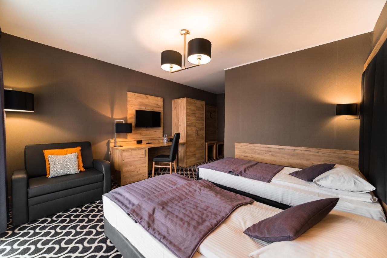 Hotel Coloseum Jarosław Екстериор снимка