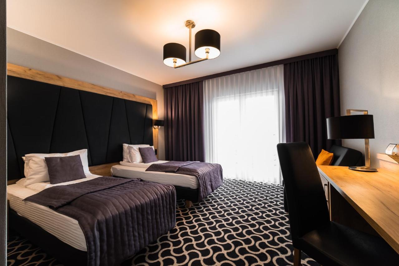 Hotel Coloseum Jarosław Екстериор снимка