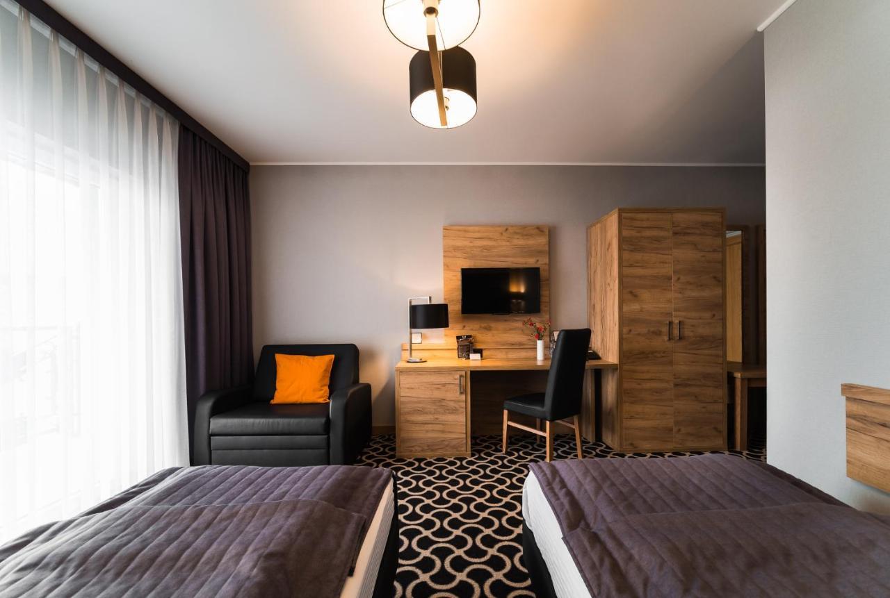 Hotel Coloseum Jarosław Екстериор снимка